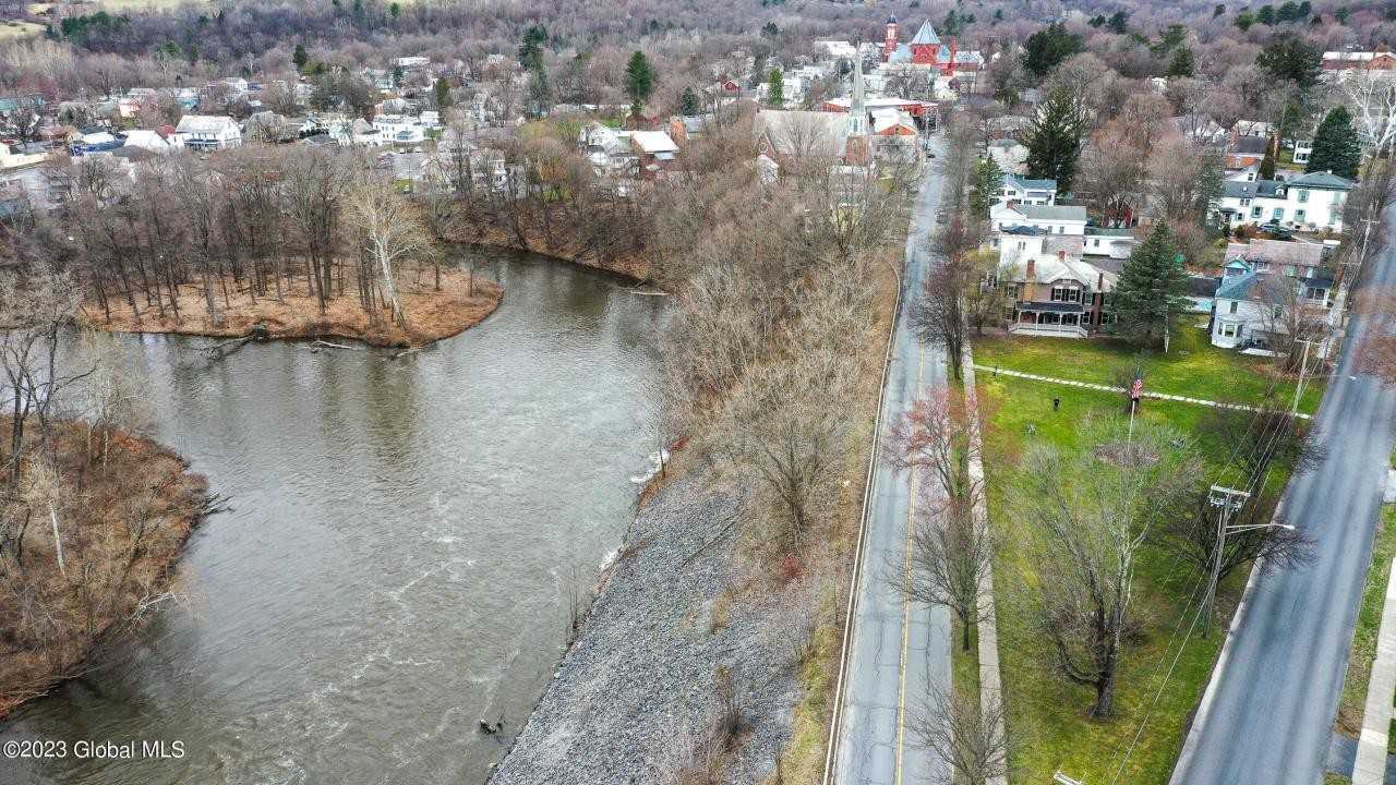 48 Salem St - Photo 3 of 50