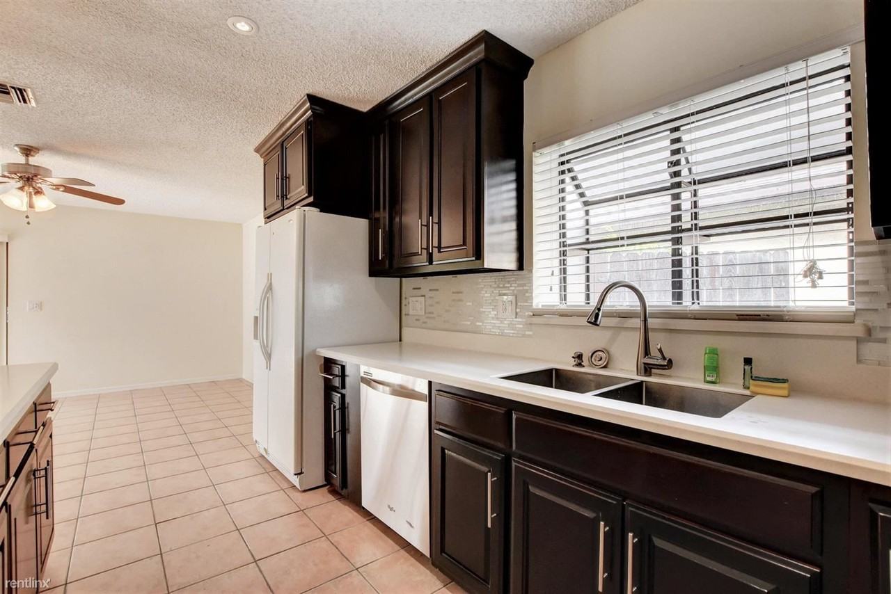 18324 181st Cir S - Photo 2 of 20