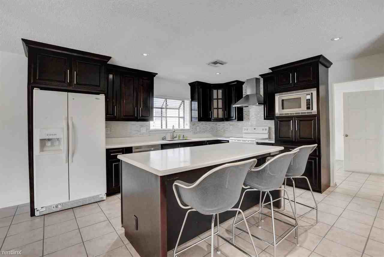 18324 181st Cir S - Photo 3 of 20