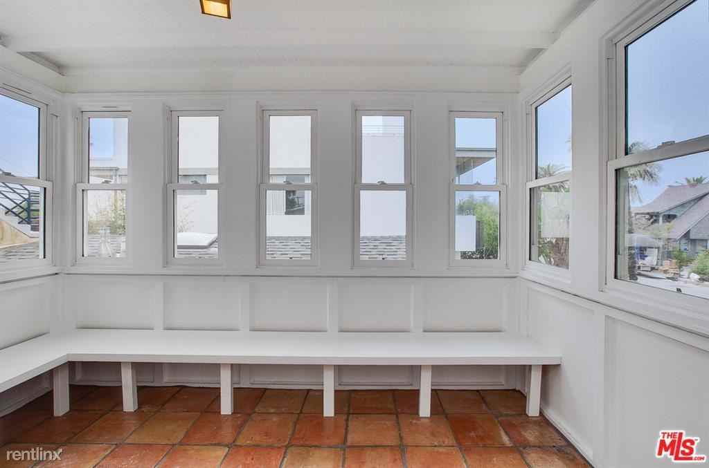 426 Rialto Ave #B - Photo 3 of 13