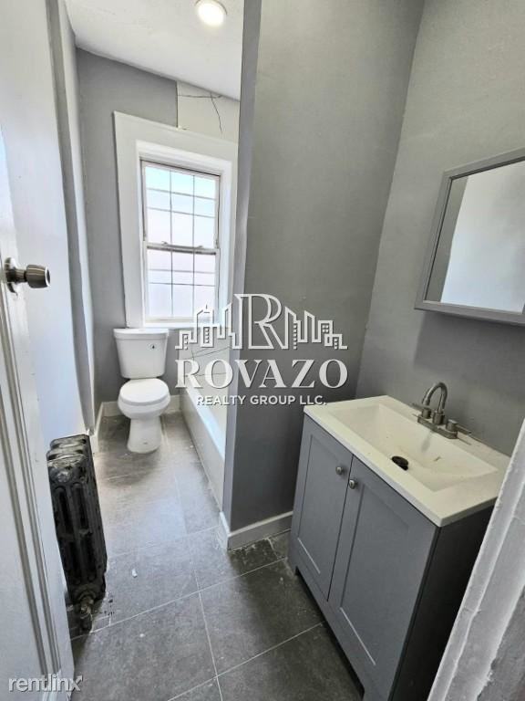 1009 Chancellor Ave - Photo 2 of 6