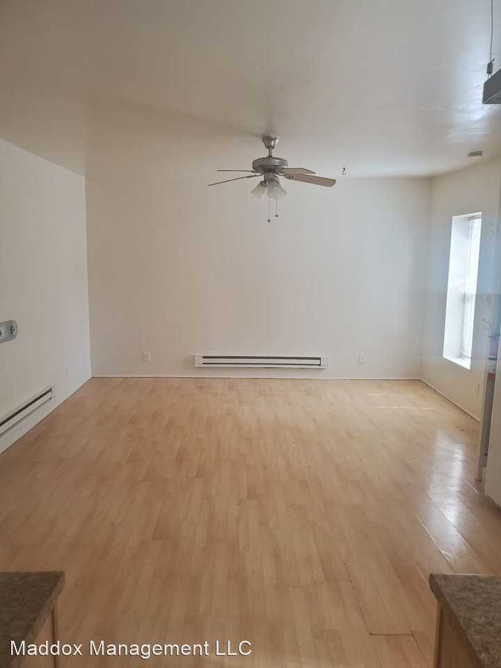 1003 4th St SW - Photo 2 of 5