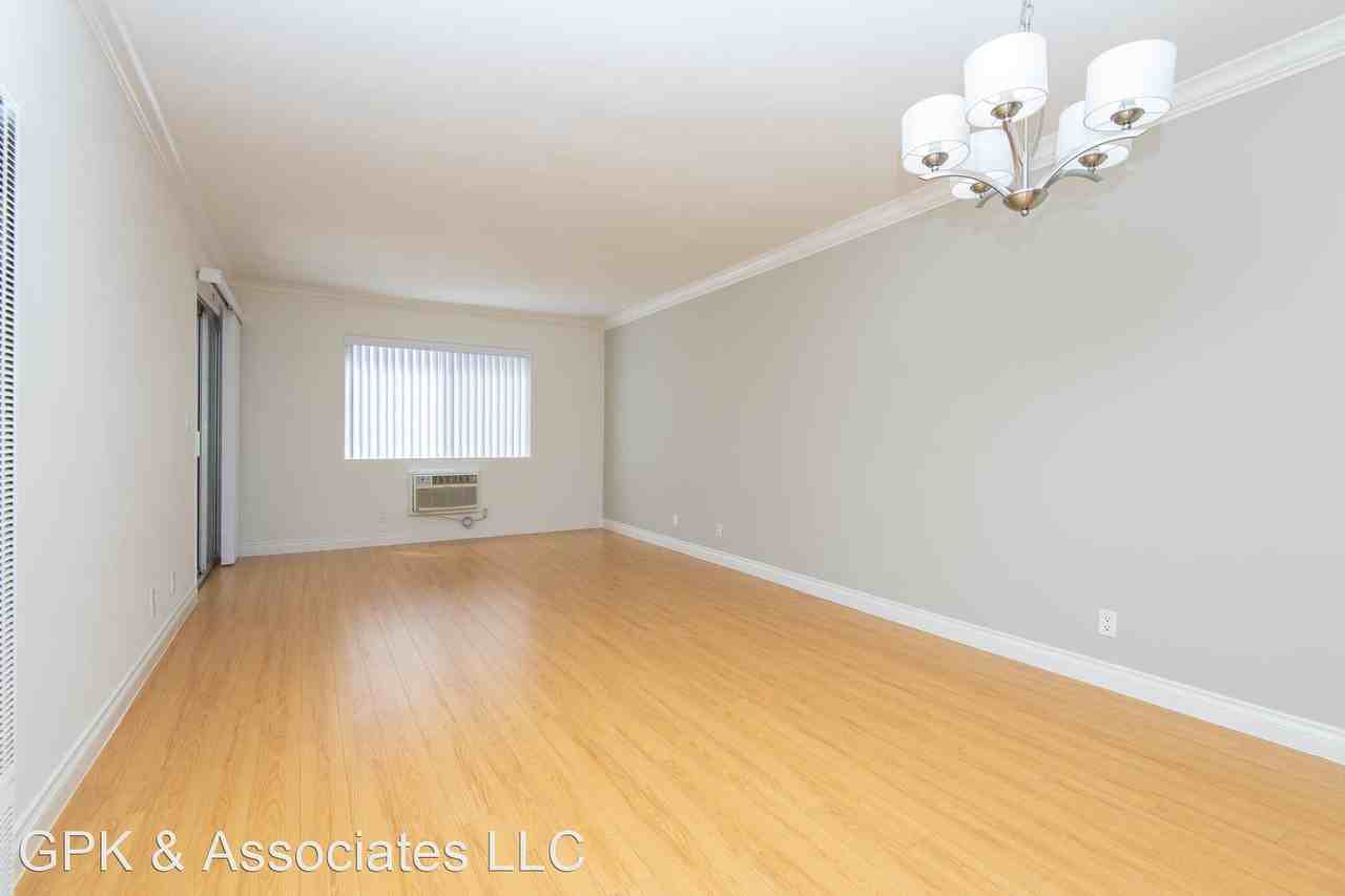 1810 Purdue Ave. - Photo 3 of 11