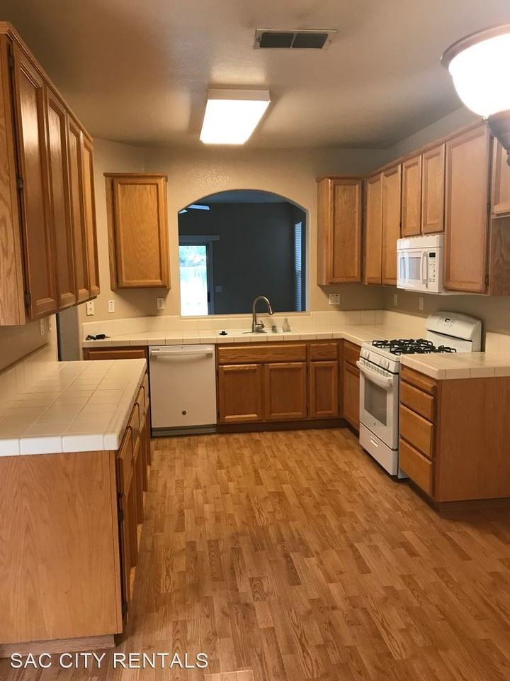 3913 Renwick Ave - Photo 3 of 14