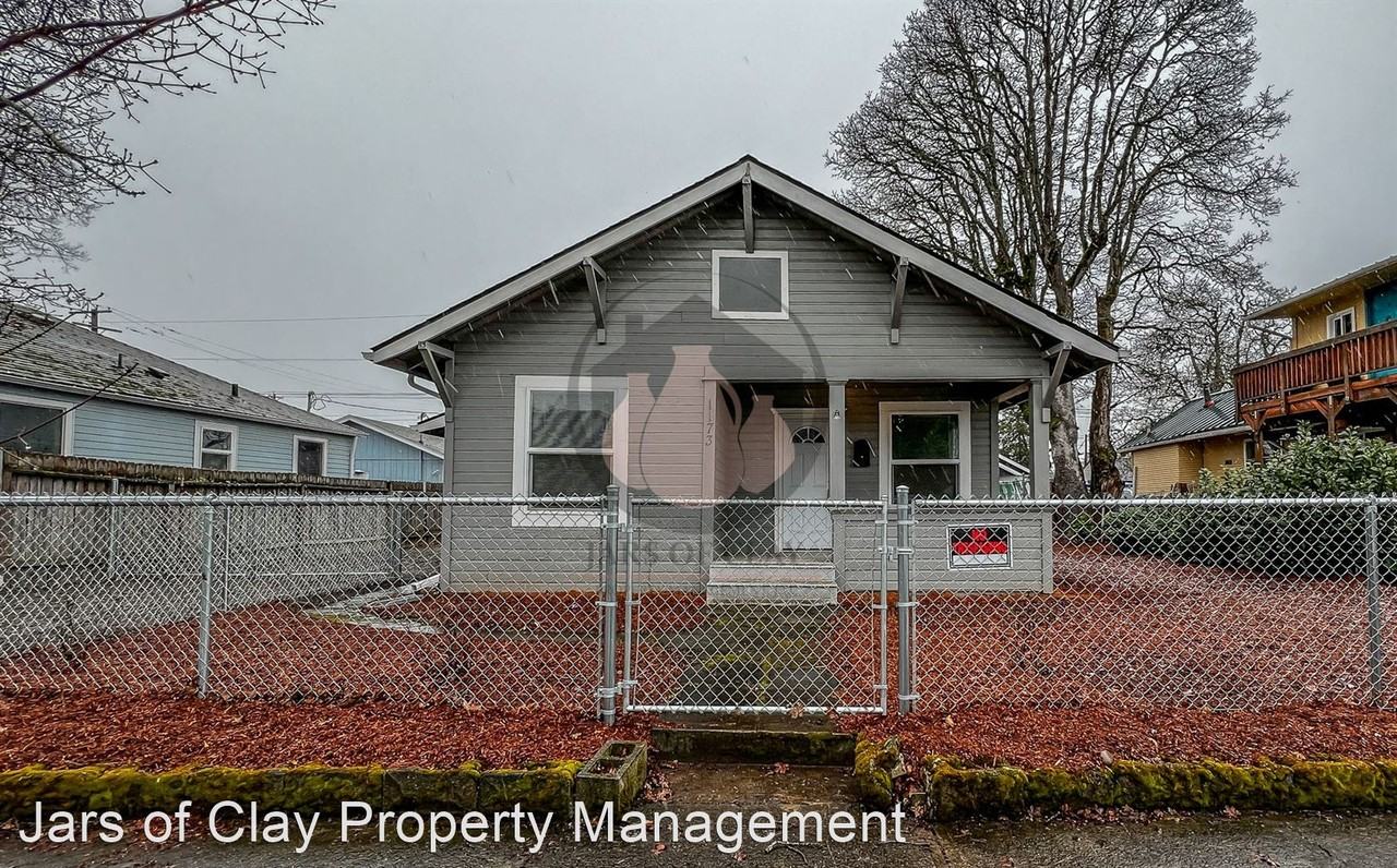 1173 15th St Se - Photo 2 of 17