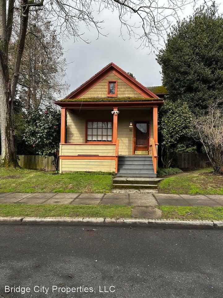 3329 Se Madison St - Photo 2 of 42