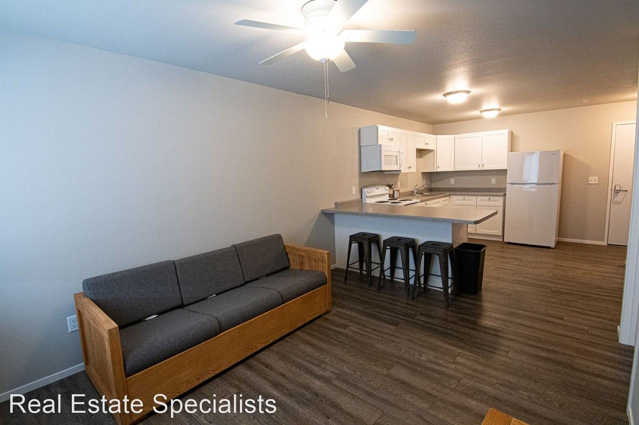 Plaza View Apartments - Photo 2 of 5