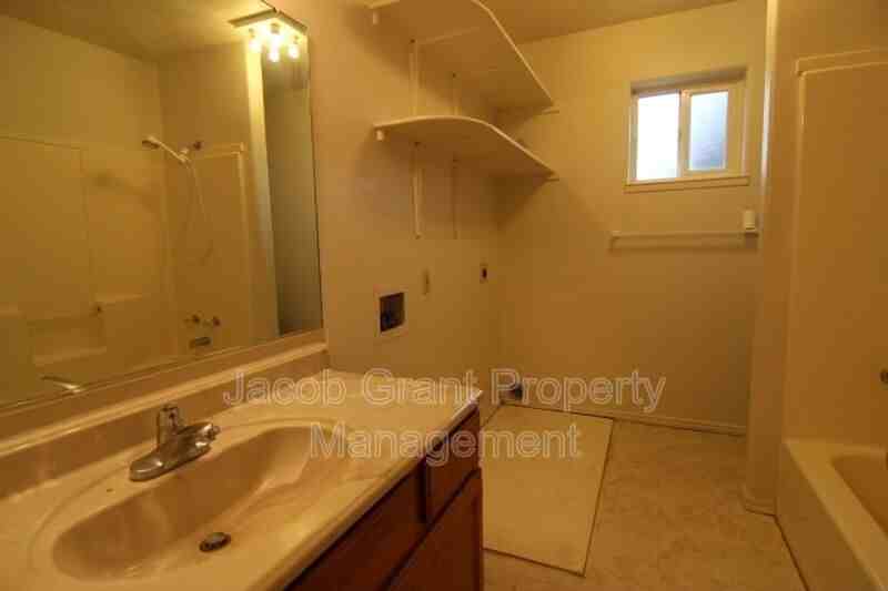 1940 S Ammon Rd #1 - Photo 4 of 8