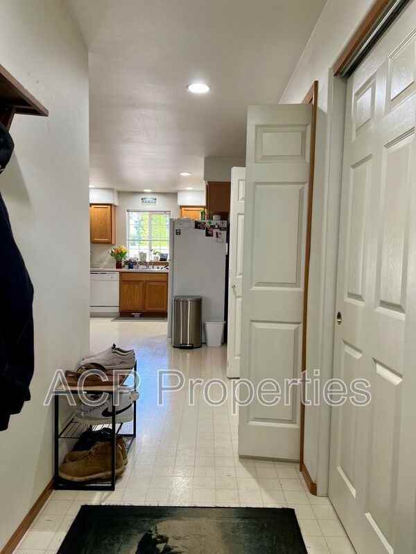 1327 E Maplewood Ave - Photo 2 of 16