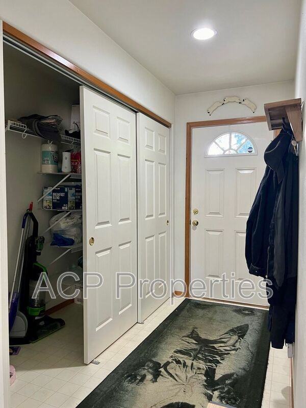 1327 E Maplewood Ave - Photo 3 of 16