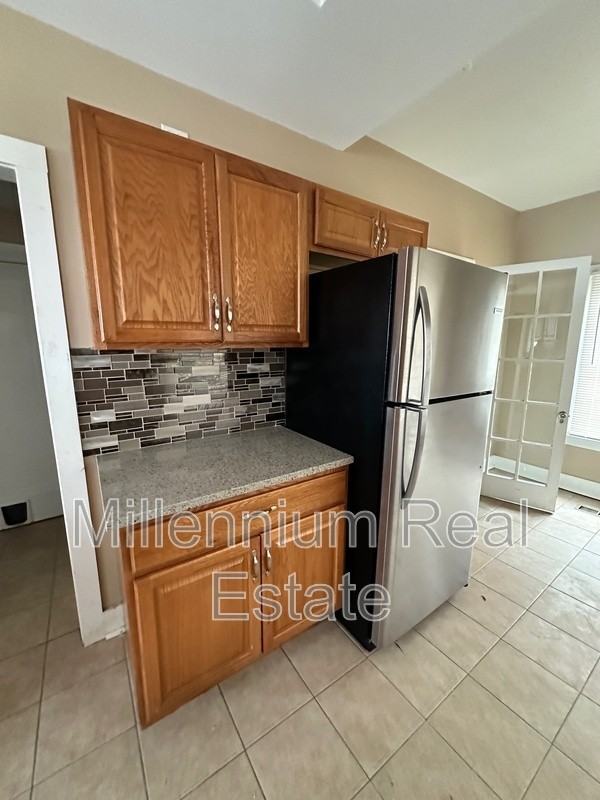 201 E Iroquois Rd - Photo 3 of 31