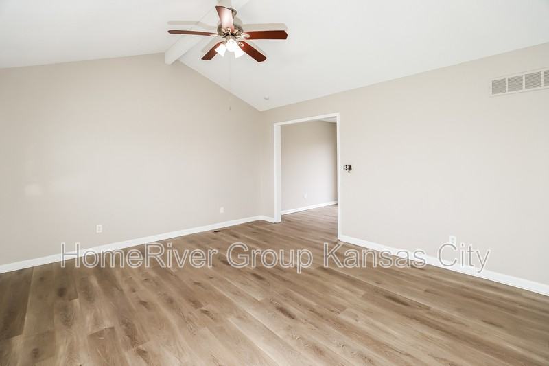 218 Ne 114th St - Photo 2 of 23