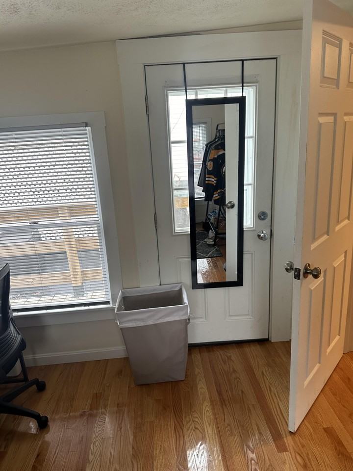 528 E 3rd St #2R - Photo 4 of 9