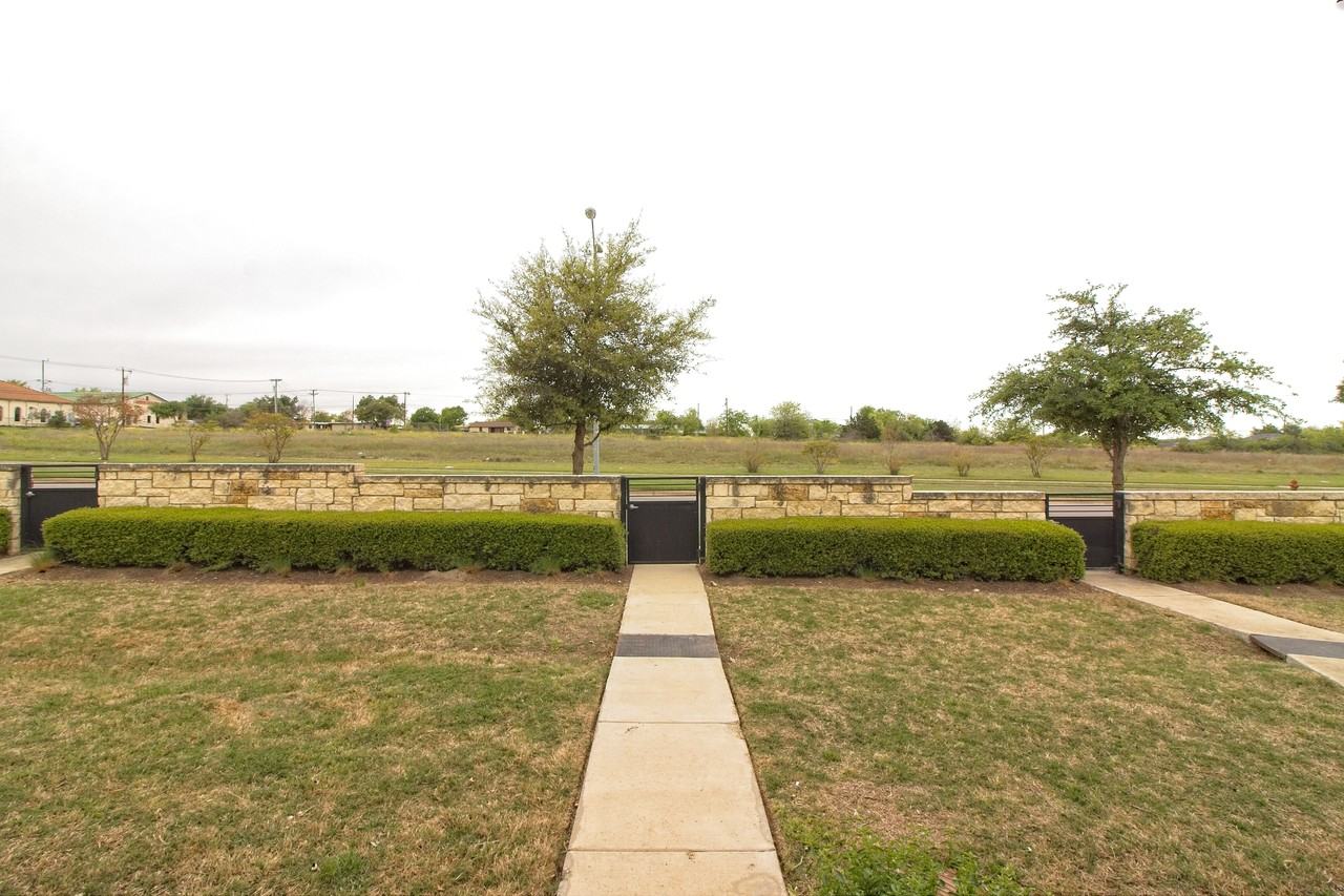 315 N Heatherwilde Blvd - Photo 4 of 30