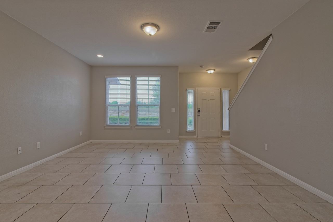 315 N Heatherwilde Blvd - Photo 6 of 30