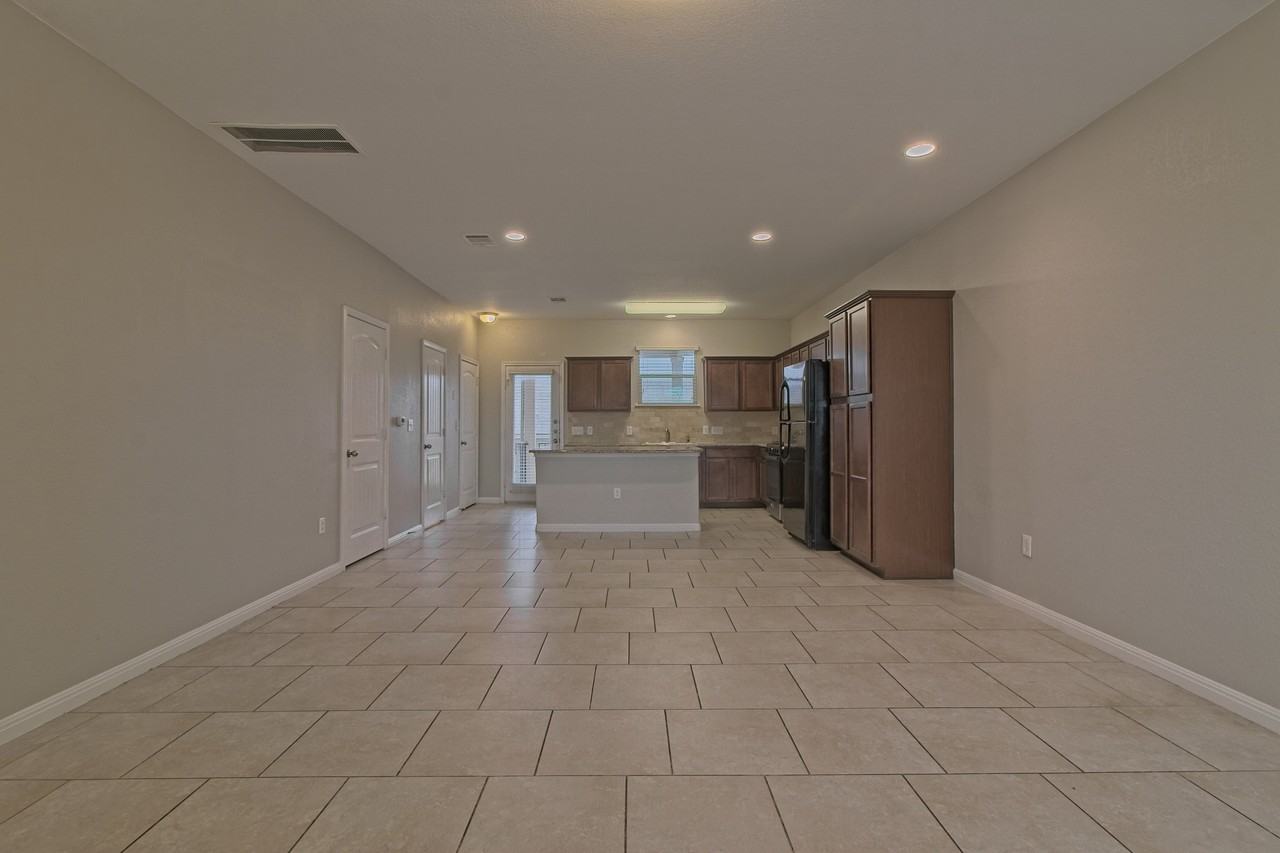 315 N Heatherwilde Blvd - Photo 7 of 30