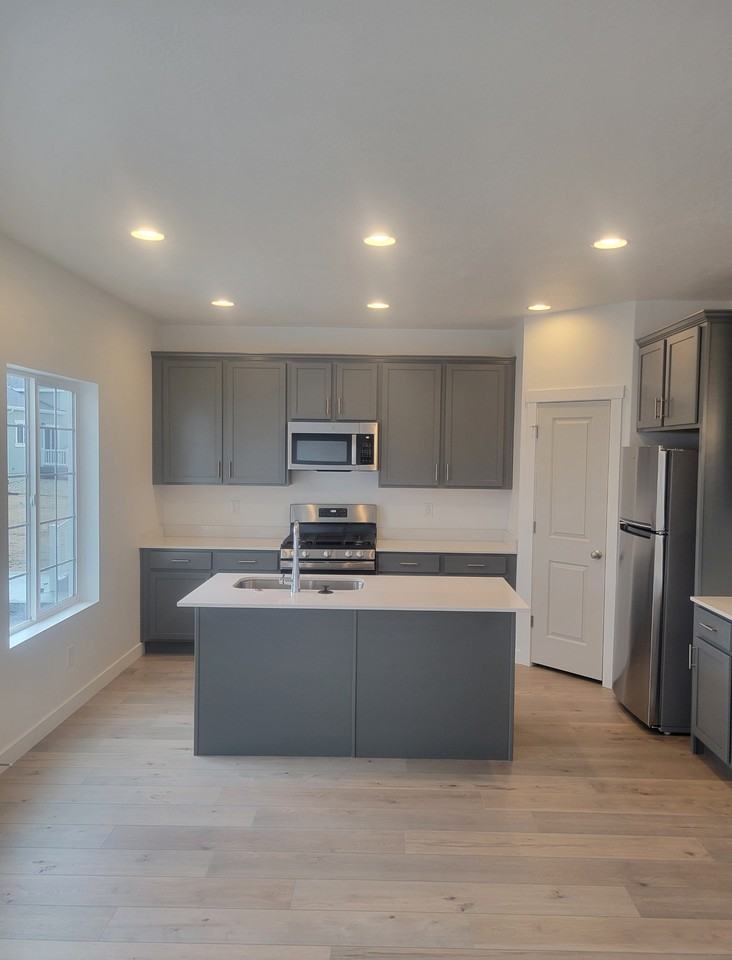 1587 S Haven Pkwy - Photo 2 of 11