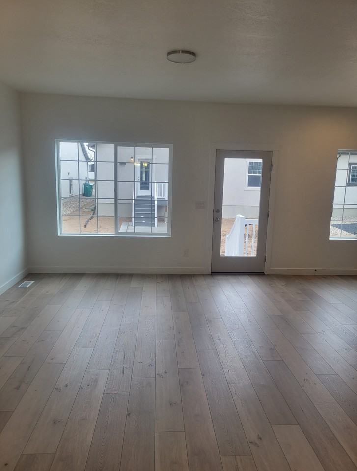 1587 S Haven Pkwy - Photo 3 of 11