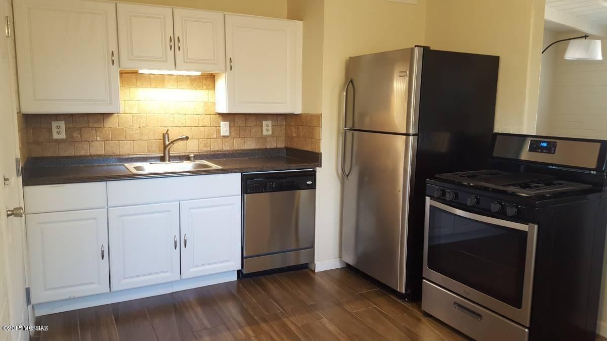 3944 E Lind Rd - Photo 3 of 8