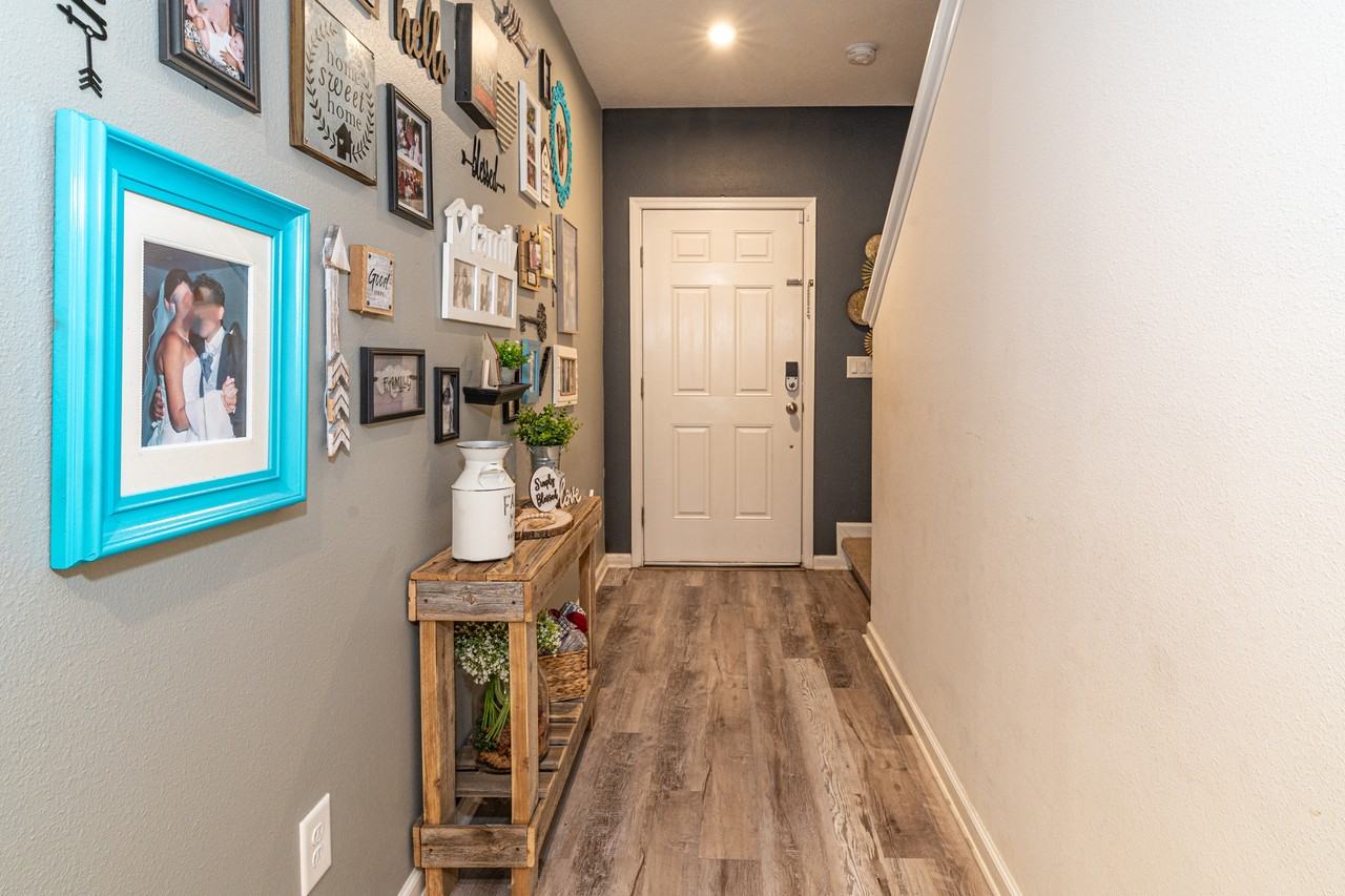 10712 Hawks Landing Dr - Photo 3 of 39