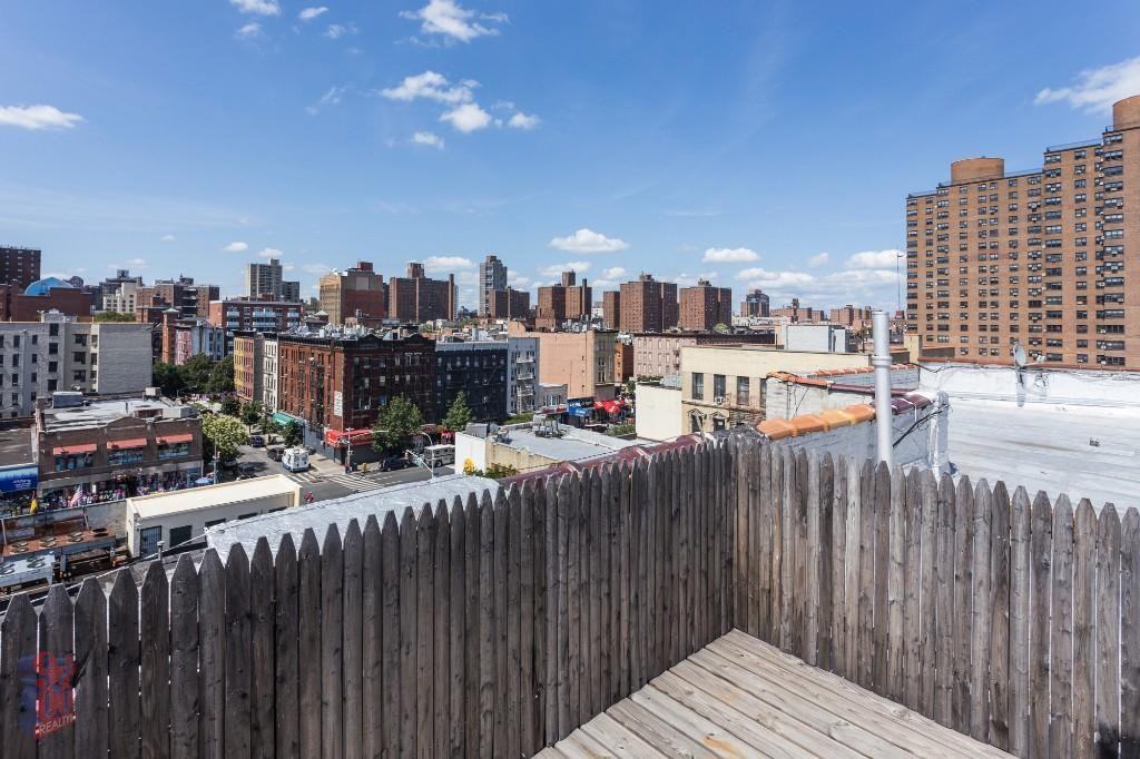 E 105th St #21 - Photo 4 of 11
