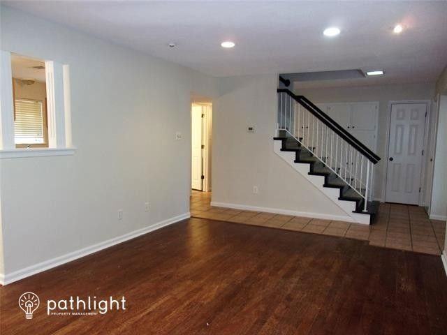 2606 Olympia Ct - Photo 3 of 14