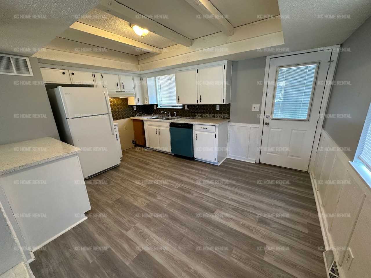 2739 N 82nd St - Photo 3 of 32