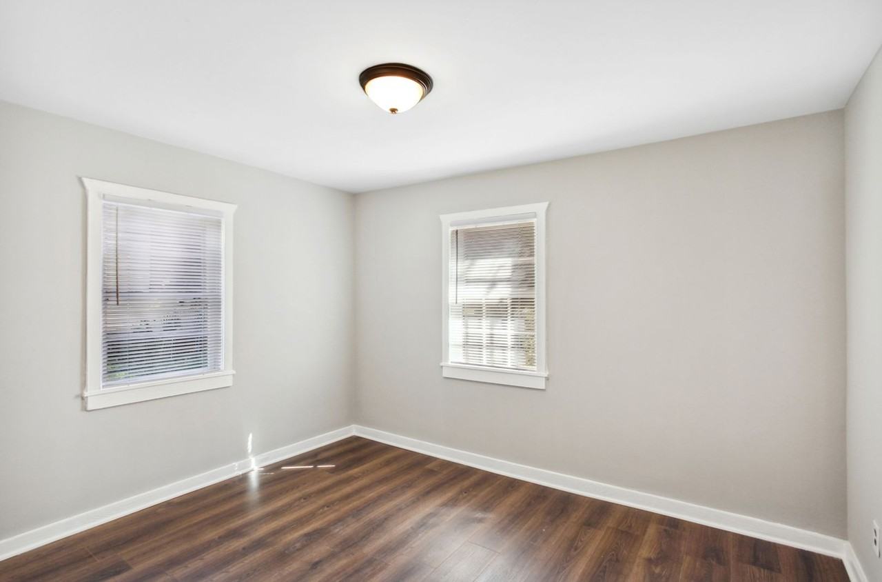 817 W 44th St - Photo 3 of 12