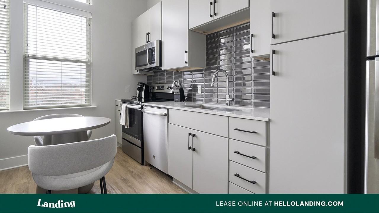 545 Foster Street - Photo 4 of 50