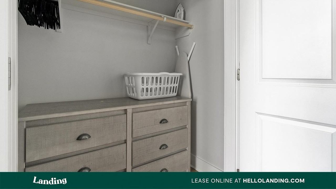 545 Foster Street - Photo 7 of 50