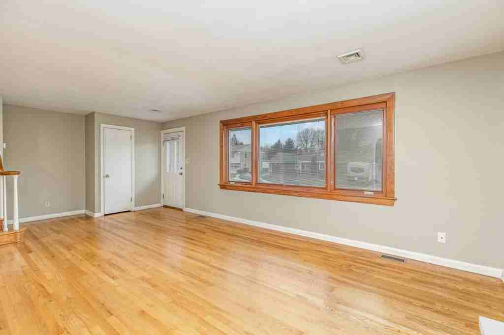 13 Colgate Dr - Photo 3 of 25