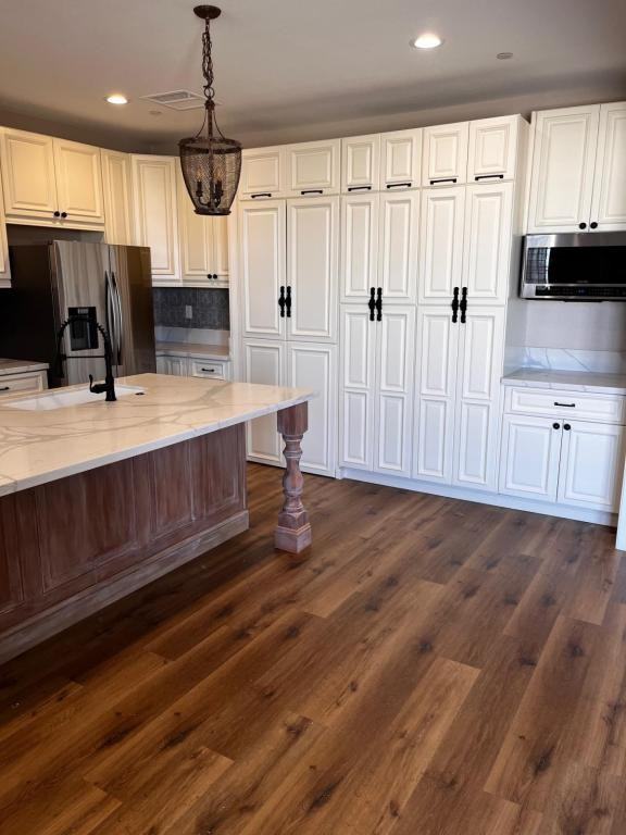 4421 Stetson Ave - Photo 6 of 17