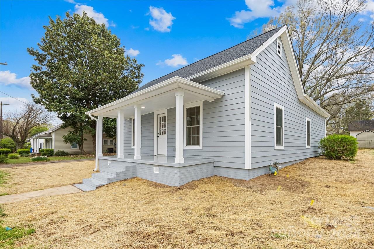 317 Brawley Ave, Mooresville, NC 28115 3 Bedroom House for 1,850/month