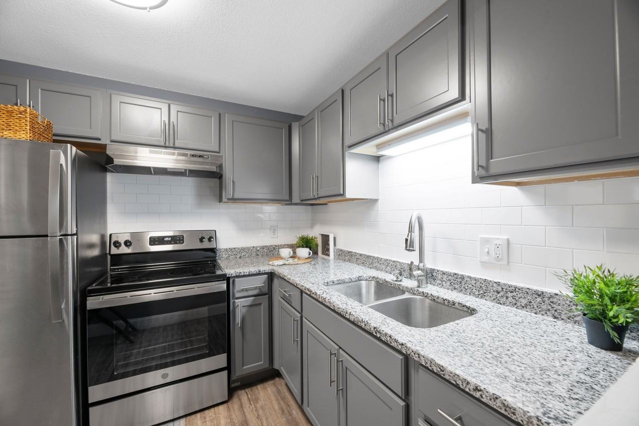 Kingswood Court Apartments and Townhomes - Photo 7 of 42