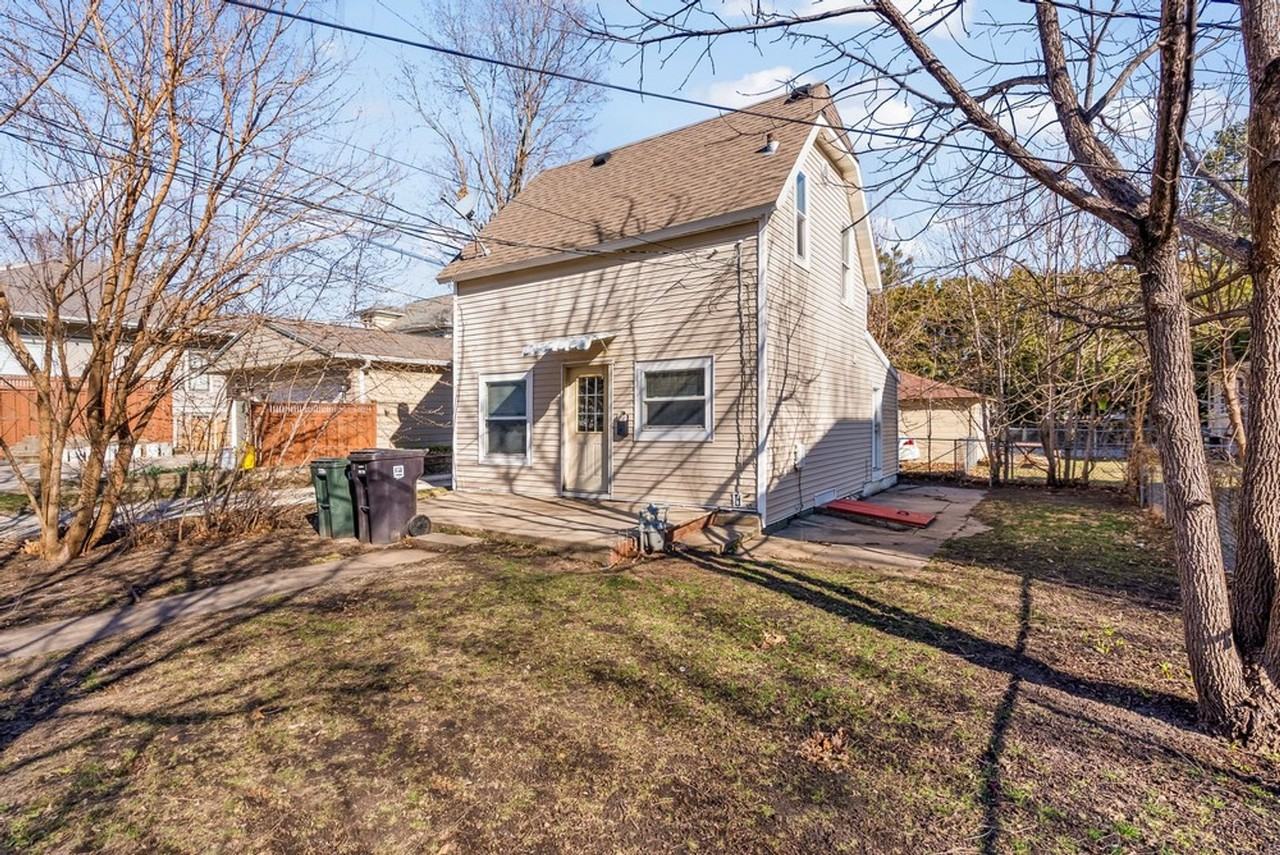 309 W 10th St - Photo 2 of 15