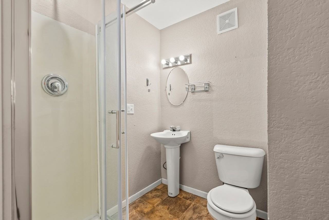 309 W 10th St - Photo 6 of 15