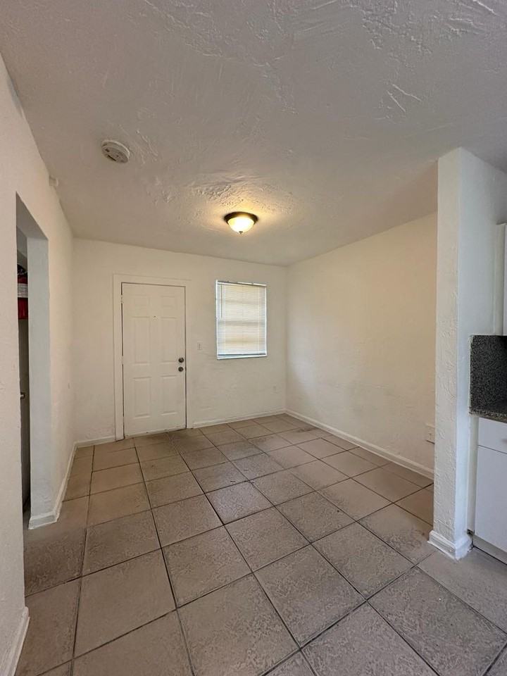 Discover Your Ideal Home: Small Apartment Complex with Cozy Comfort - Photo 3 of 19