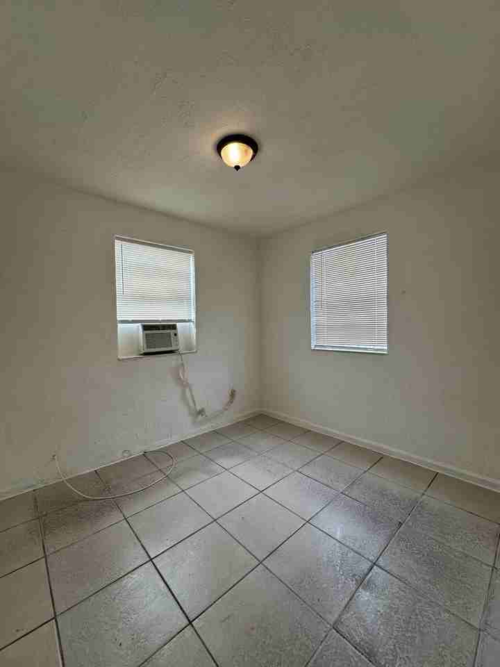 Discover Your Ideal Home: Small Apartment Complex with Cozy Comfort - Photo 5 of 19