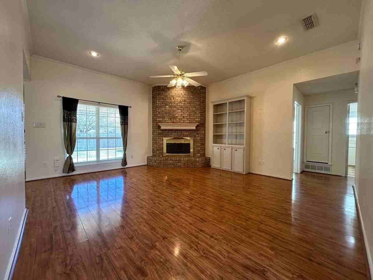 5417 68th St - Photo 3 of 19