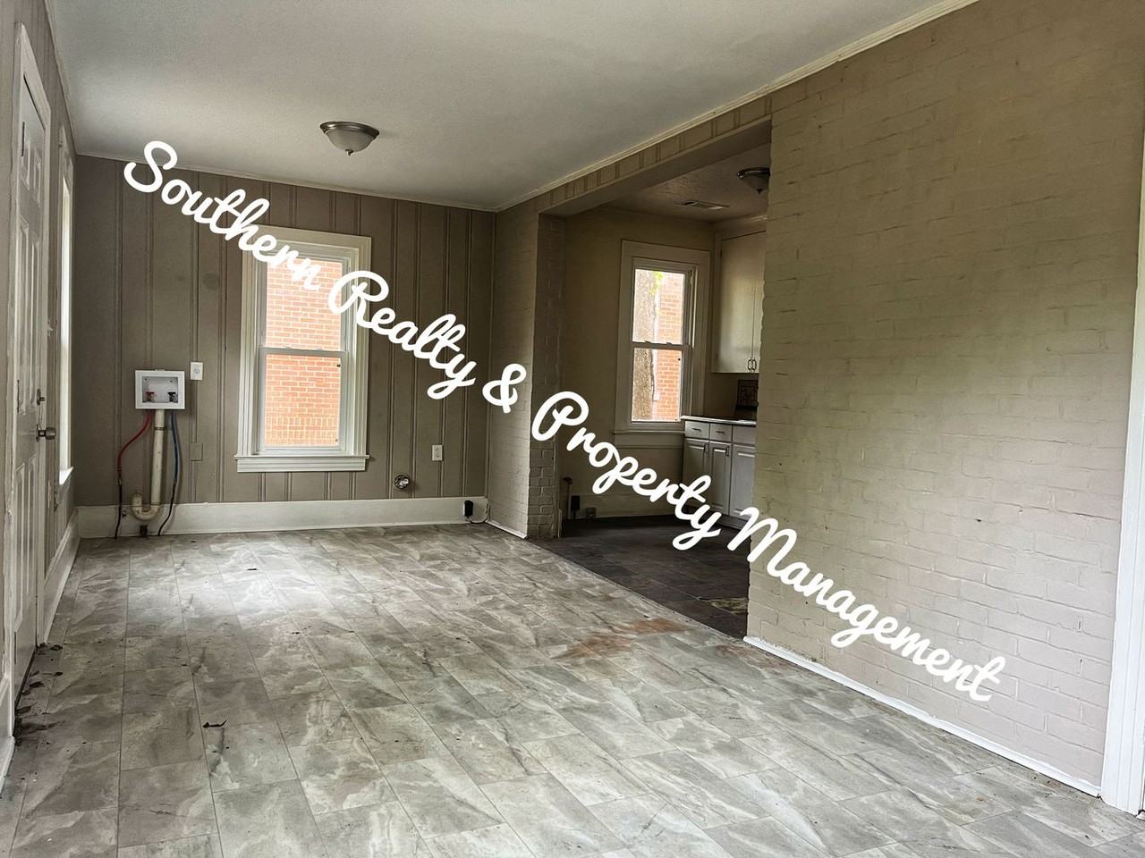 204 S Panama St - Photo 3 of 9