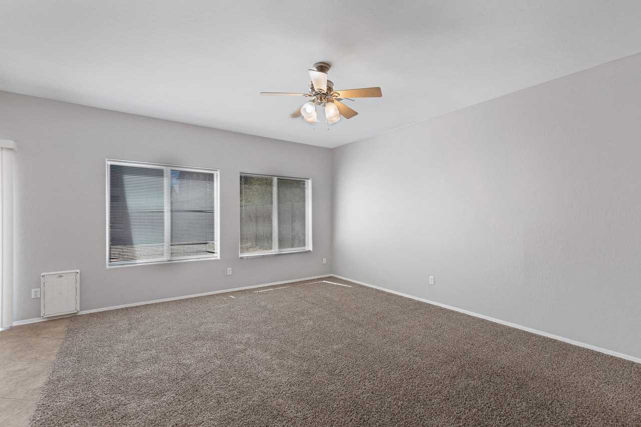 2725 W Jasper Butte Dr - Photo 6 of 41