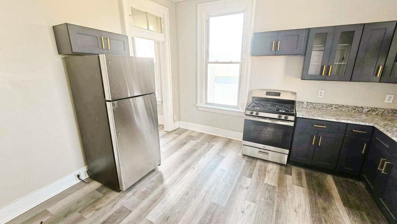 Banklick Duplex - Photo 3 of 15