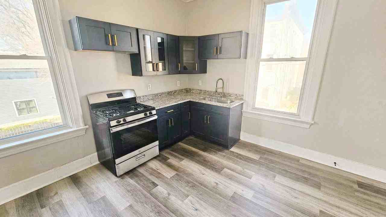 Banklick Duplex - Photo 4 of 15