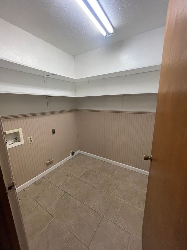 2950 Clark Lane - Photo 4 of 11