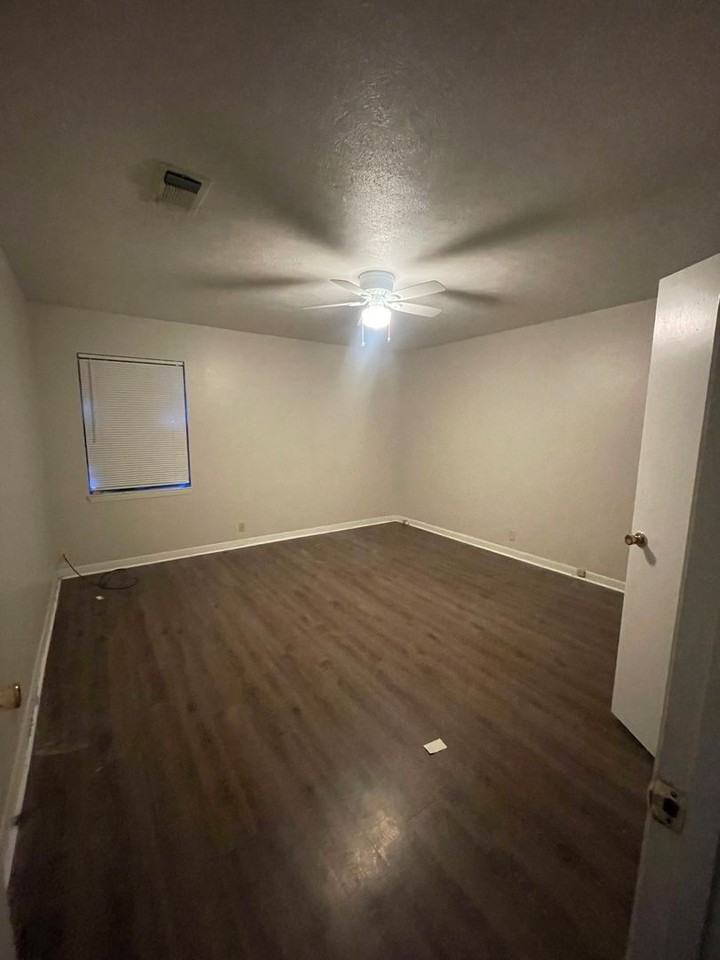 2950 Clark Lane - Photo 7 of 11