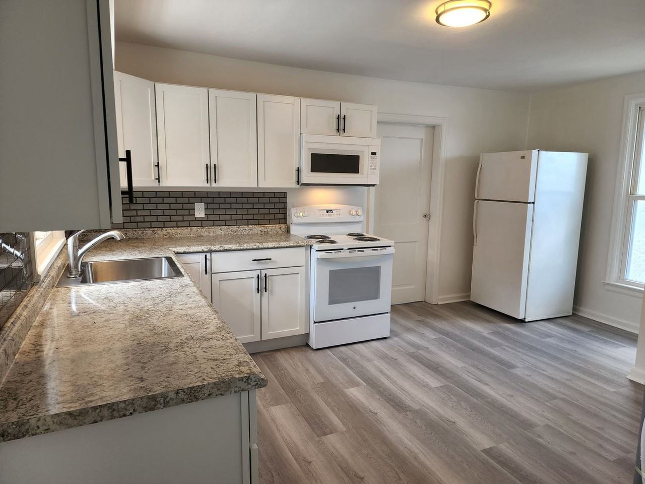 218-220 N Park Ave - Photo 3 of 22