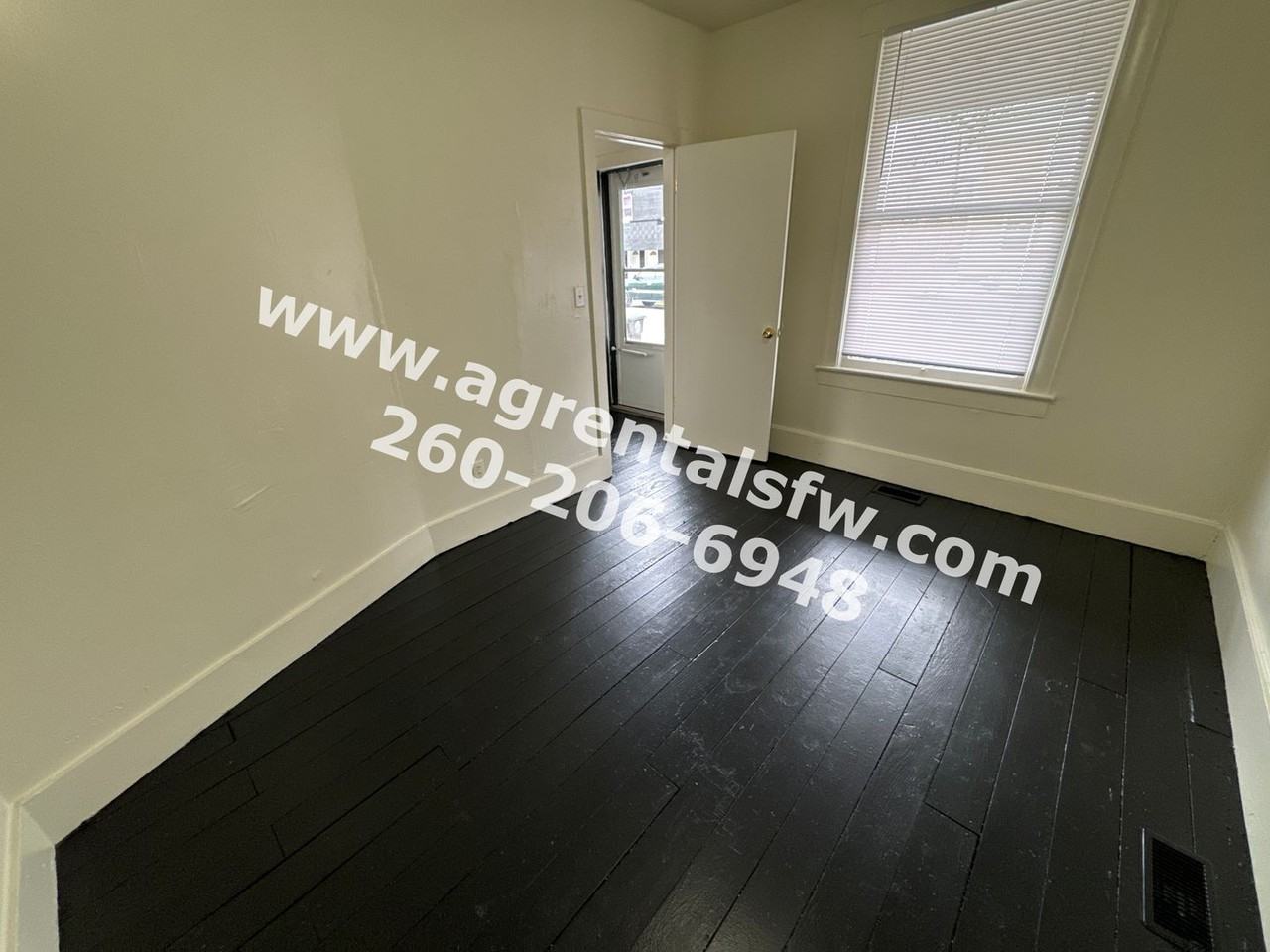 927 W Dewald St - Photo 2 of 10
