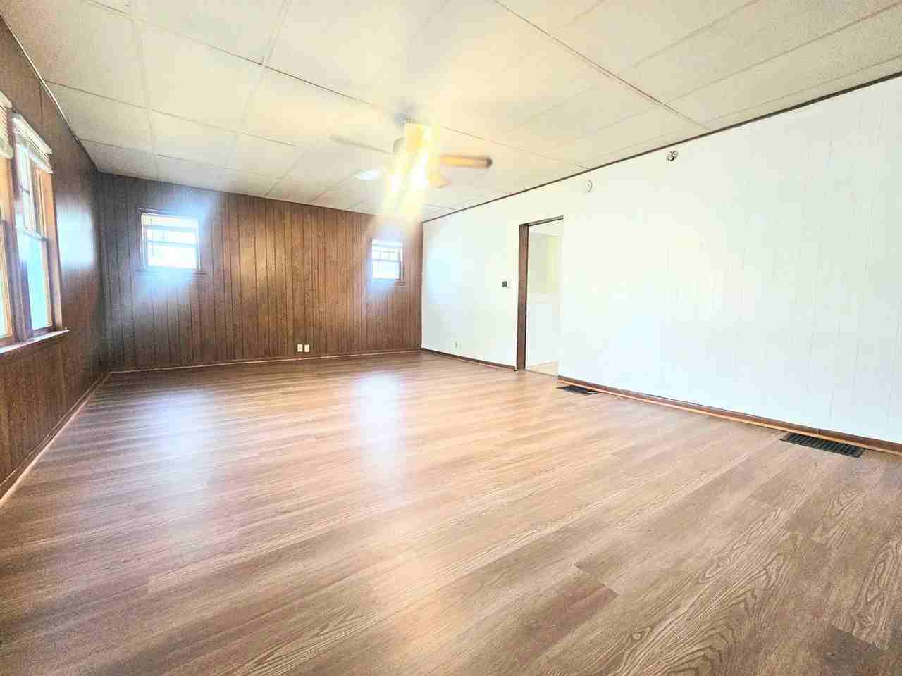 12 S Plum St - Photo 2 of 21