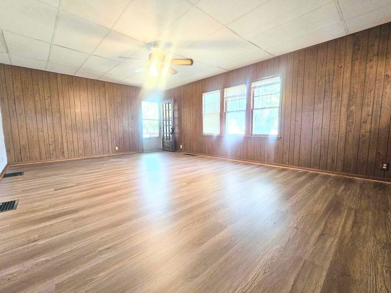 12 S Plum St - Photo 3 of 21