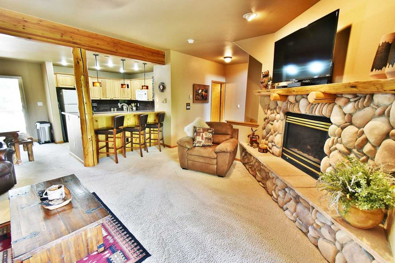 33 Skyline Dr - Photo 2 of 24